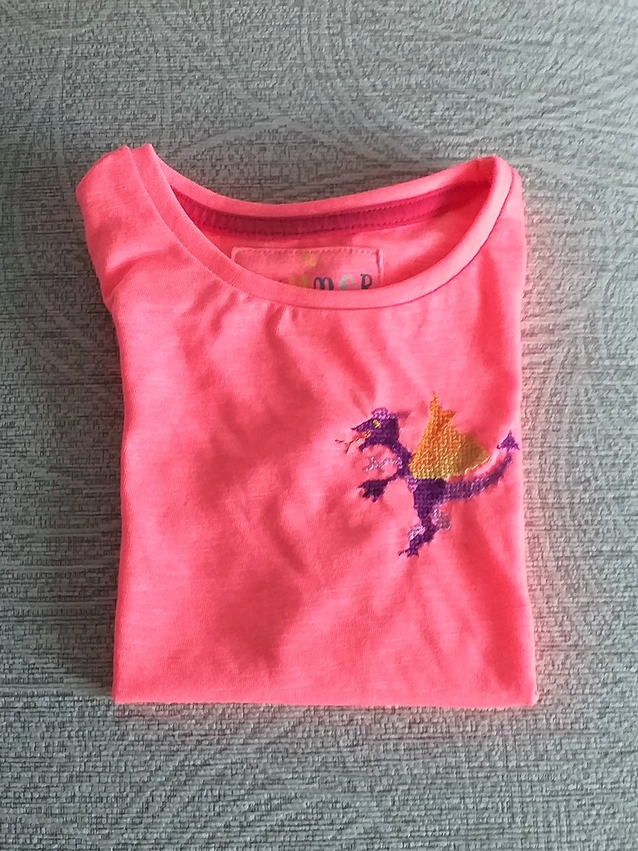 Dragon T-shirt age 2-3, hand embroidered