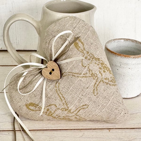 EASTER DECORATION - Boxing Hares Heart 