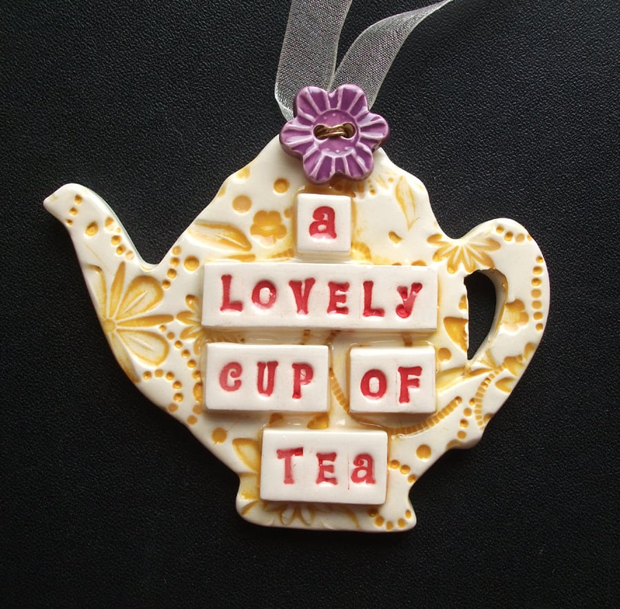 Ceramic teapot decoration with button flower