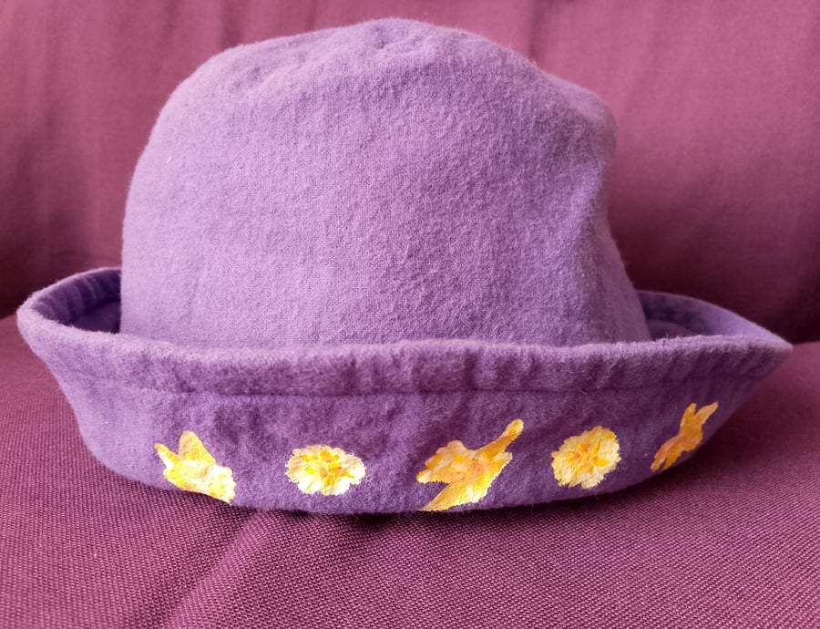 Daffodil painted brim hat, purple, small adults or teen.