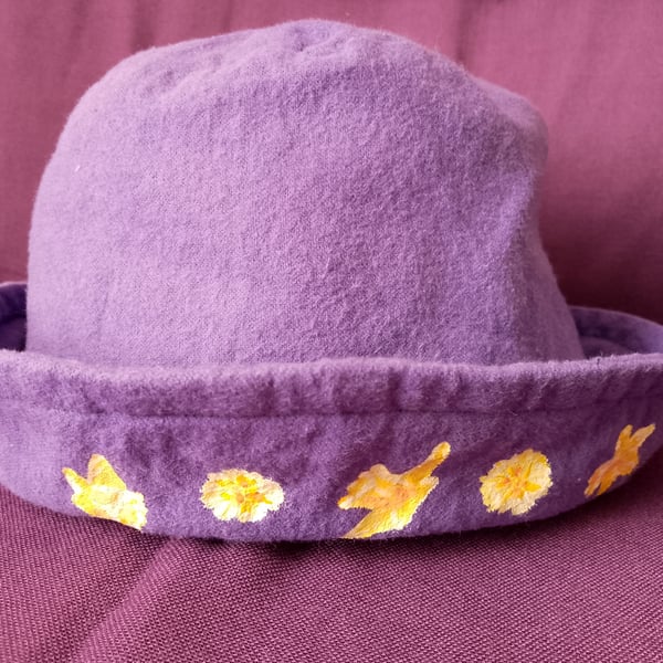 Daffodil painted brim hat, purple, small adults or teen.