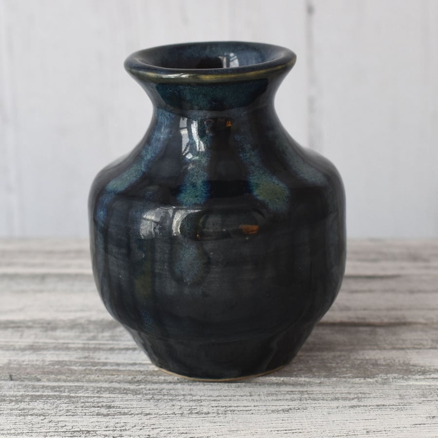 18-344 Stoneware pottery hand thrown bud vase small (Free UK postage)