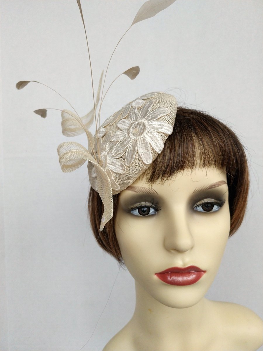 Chloe Cream button fascinator with applique