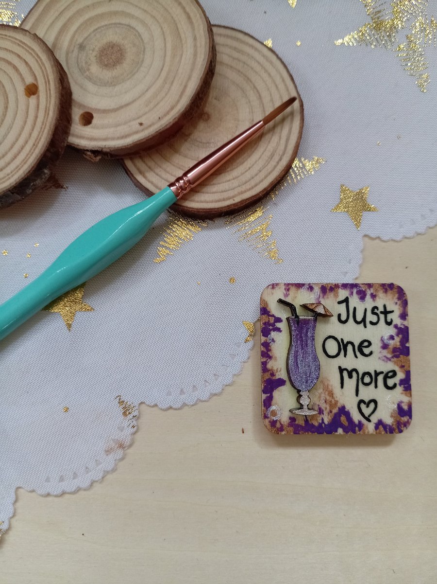 Wooden square shaped purple cocktail fridge magnet