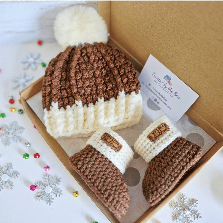 Crochet Christmas Pudding Baby Hat and Booties Set – Newborn Gift