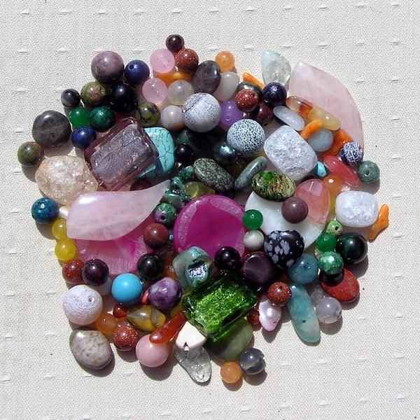 Beautiful Bundle Gemstone Bead Scoop - Over 100 Beads - Free UK Post (BS2)