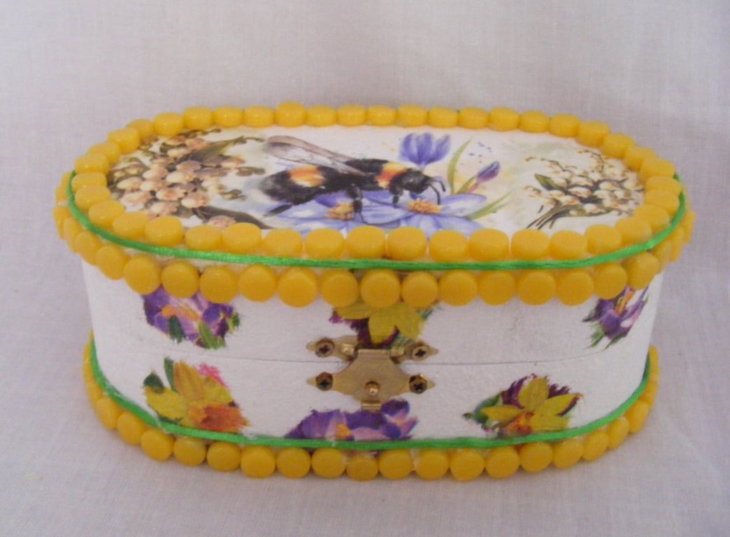 Bumble bee decoupaged jewellery or memory box.