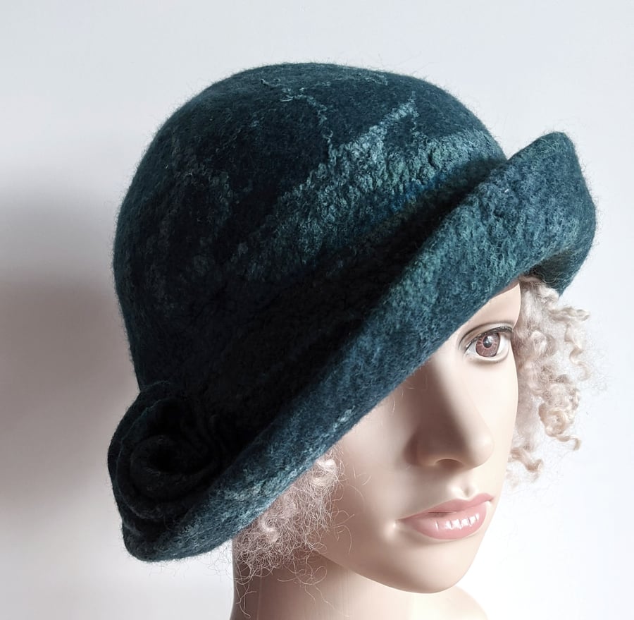 Felted wool cloche hat - teal 
