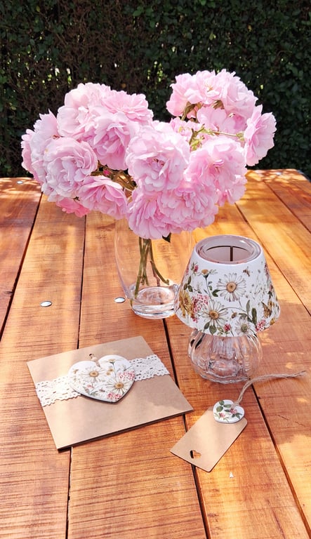 Tea light lantern with matching Floral Gift Card & Gift Tag