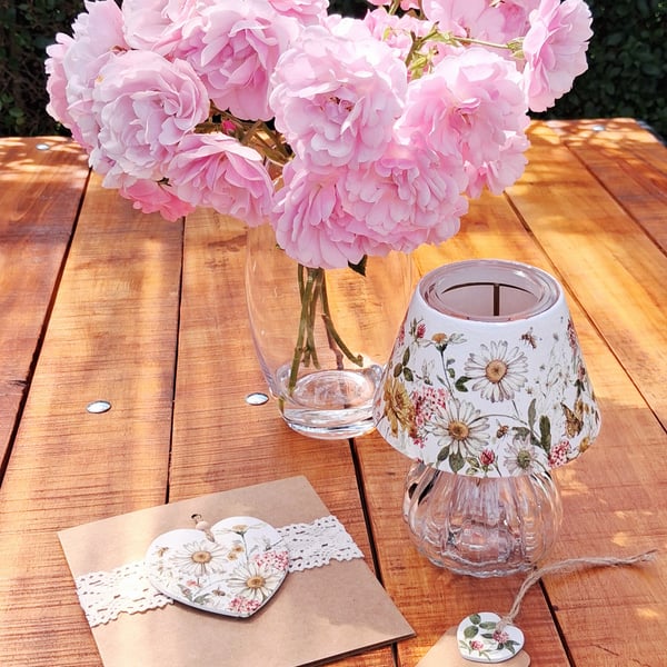 Tea light lantern with matching Floral Gift Card & Gift Tag