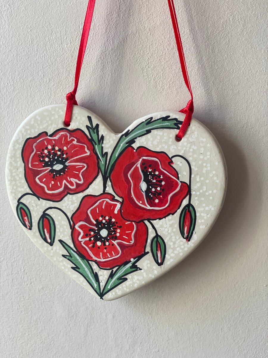 Bright and bold ceramic poppy heart 