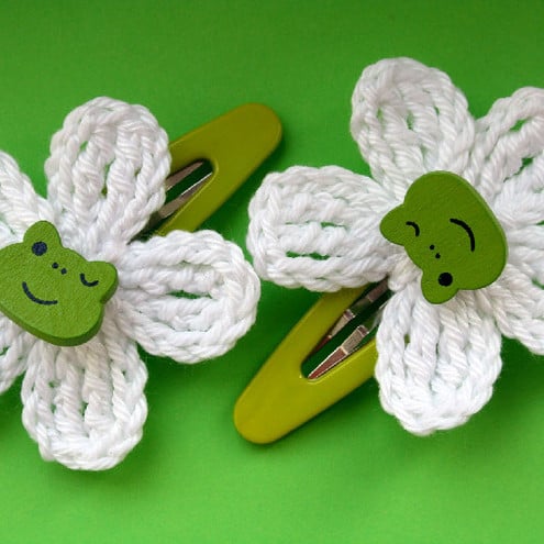 A pair of hair clips with WHITE crochet flowers GREEN FROG