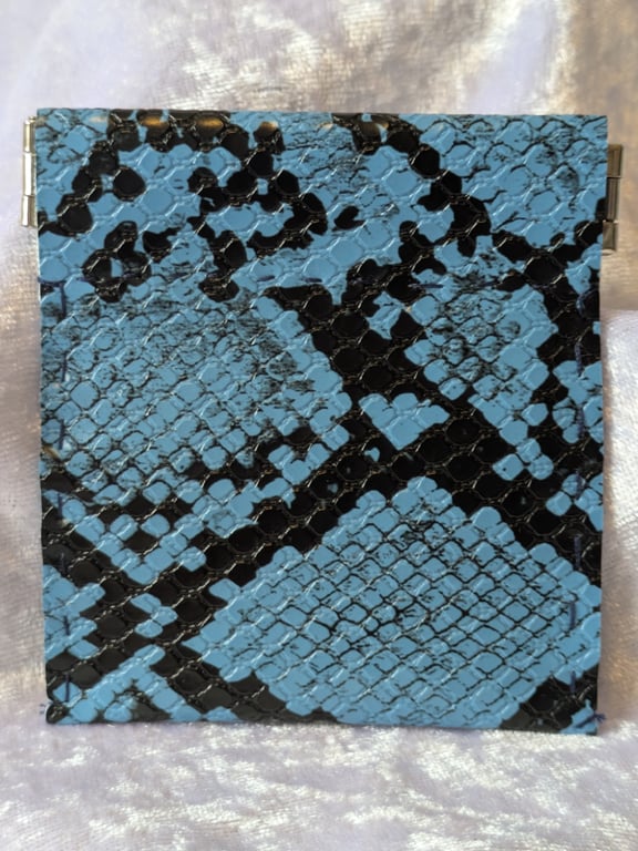 Blue snake skin (effect) coin purse