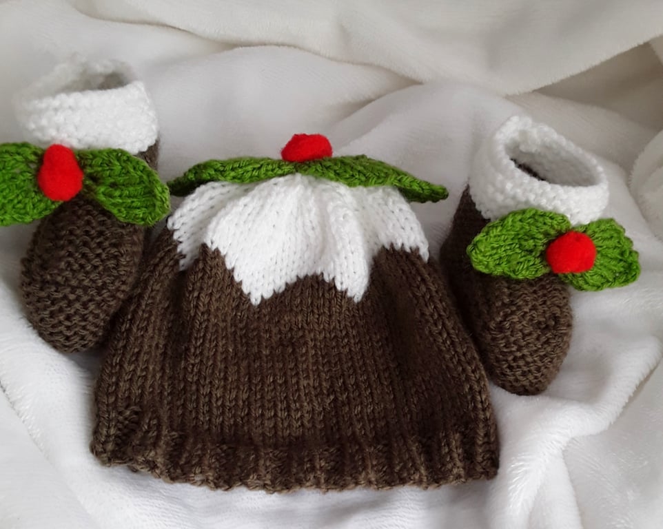 Christmas pudding baby hat and booties hand knitted, newborn to 3 months