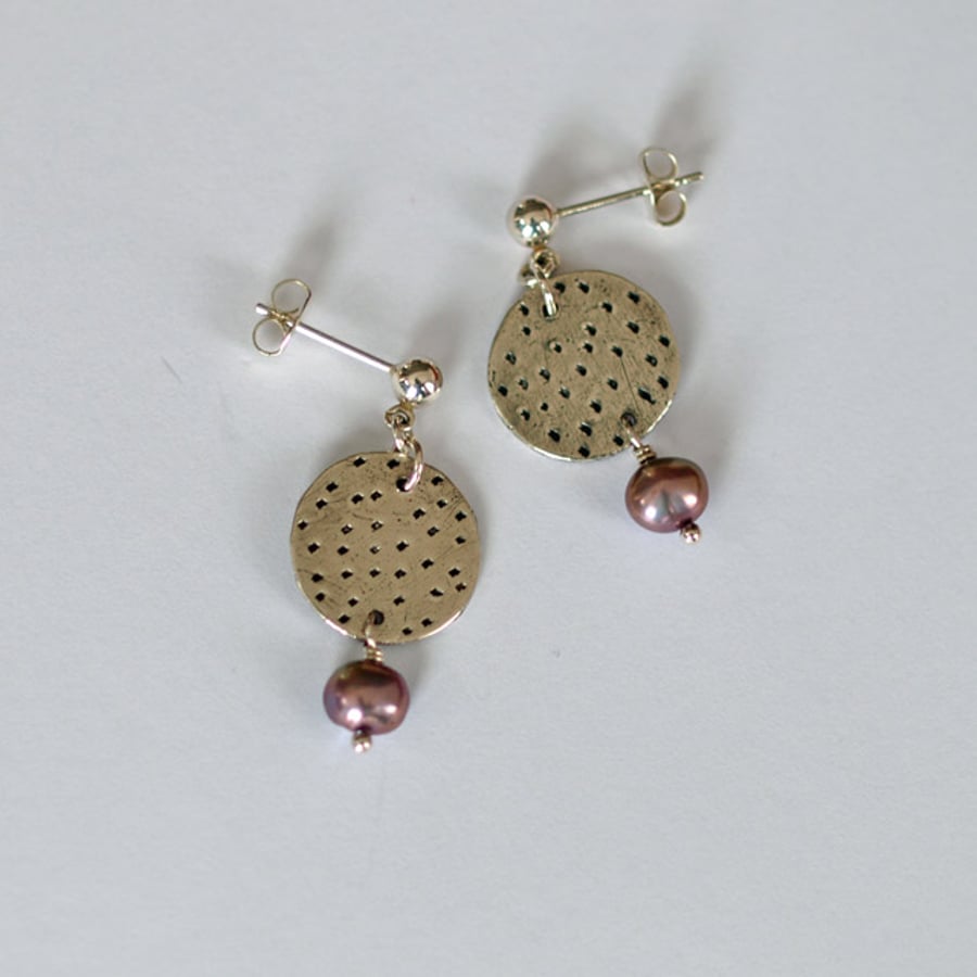 SALE 30% OFF - dot dash circles with lilac pearls earrings