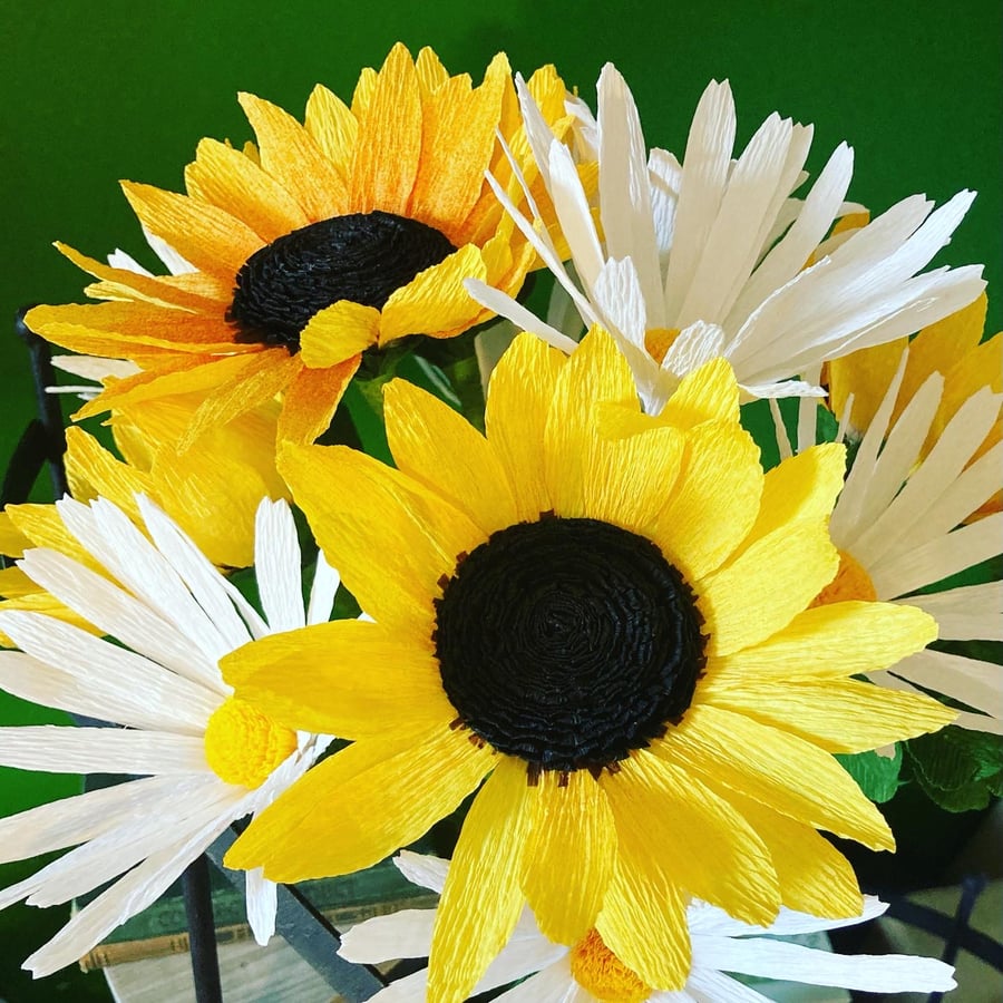 Sunflower and oxeye daisy bouquet