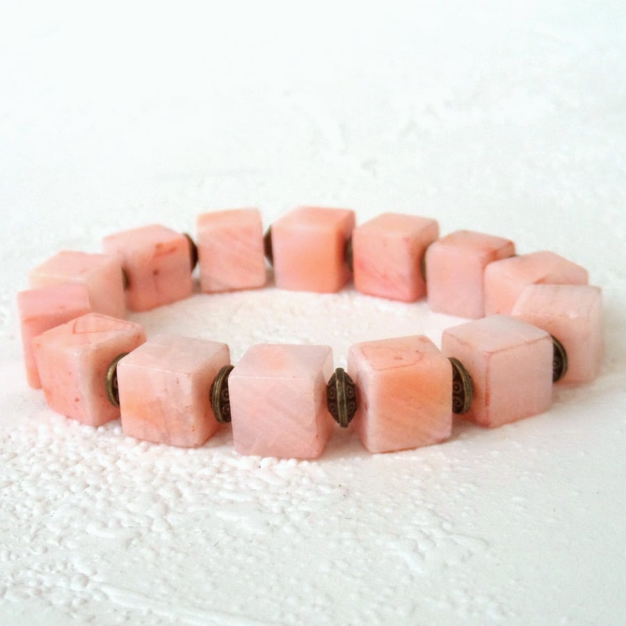 Peach shell stretchy bracelet