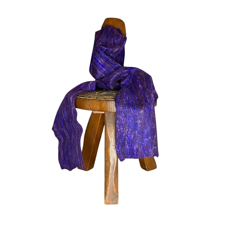 Purple felted merino wool scarf embellished with silk fibres