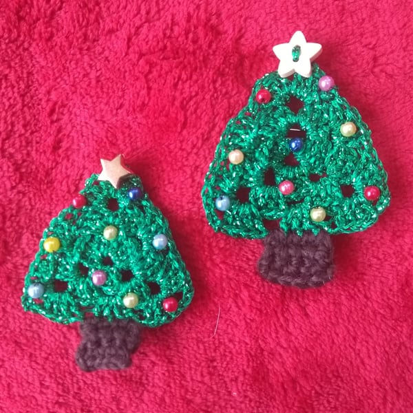 Christmas Tree Brooch, Christmas pin badge, Crochet jewellery, SALE