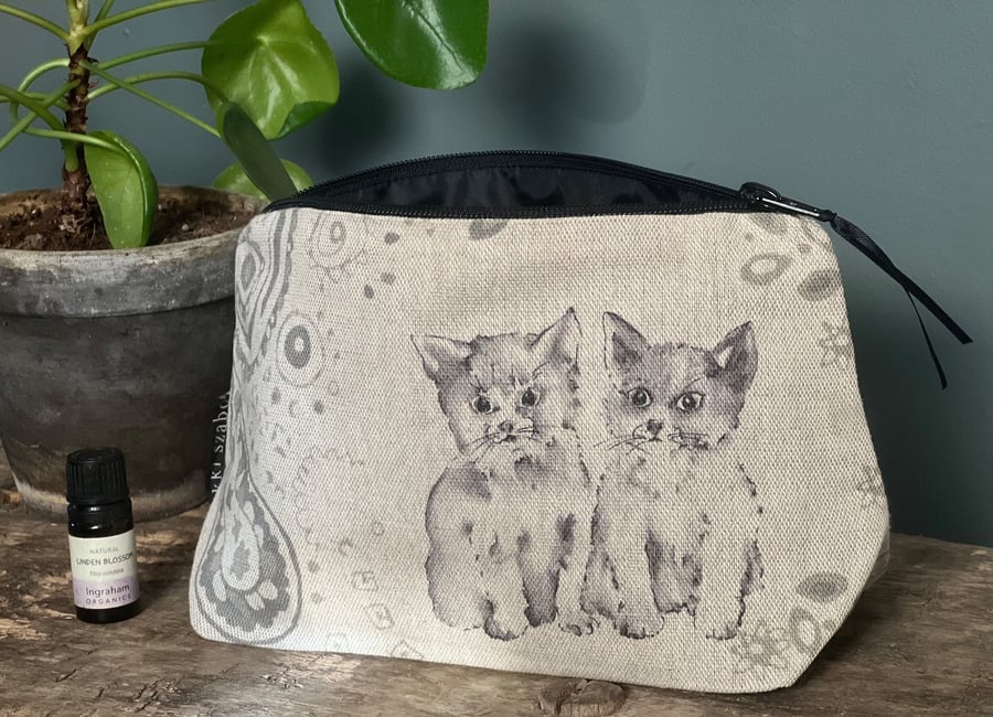 Kitten makeup linen bag 