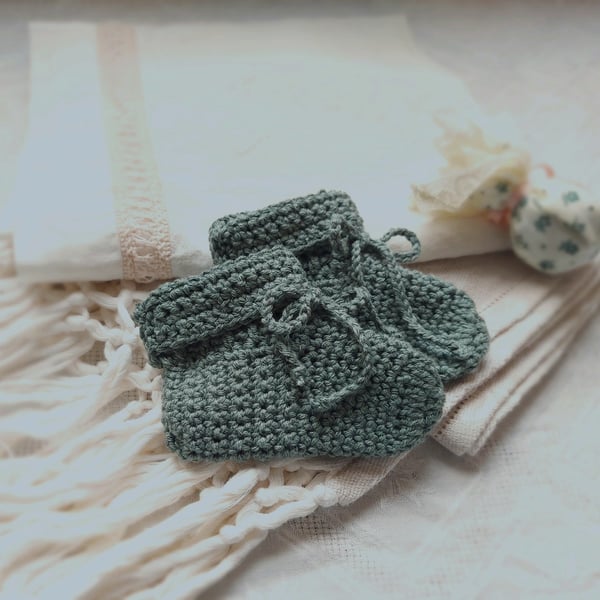 Natural bamboo Baby Booties - sage green - Bamboo Collection