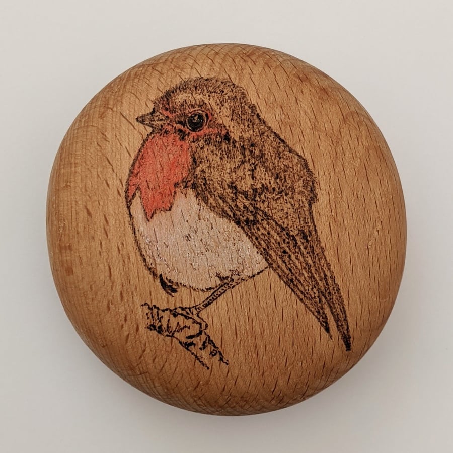 Personalisable robin red breast pyrography Christmas round wooden pebble