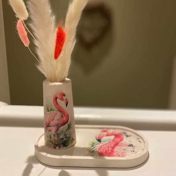 Flamingo vase and display tray 