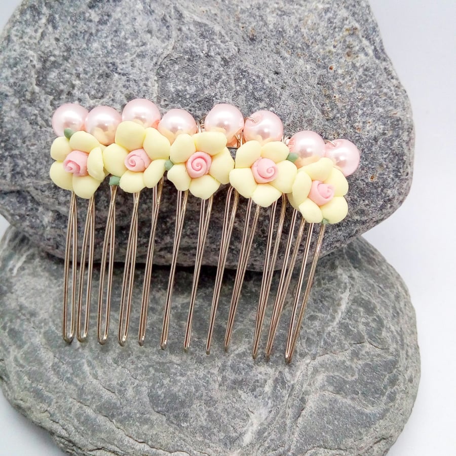 White Flower Hair Comb with Pale Pink Pearls, Beaded Hair Comb, Gift for Her