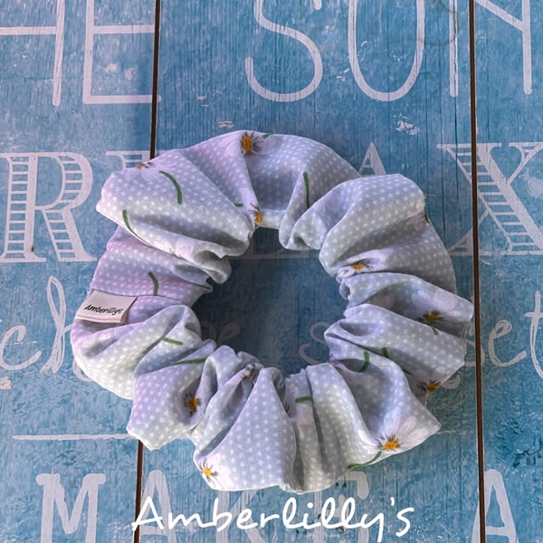 Scrunchie hair band Daisy print in medium sized
