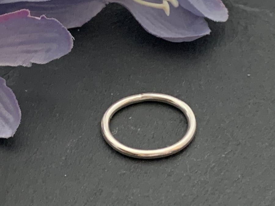Simple sterling silver stacking ring (round wire 