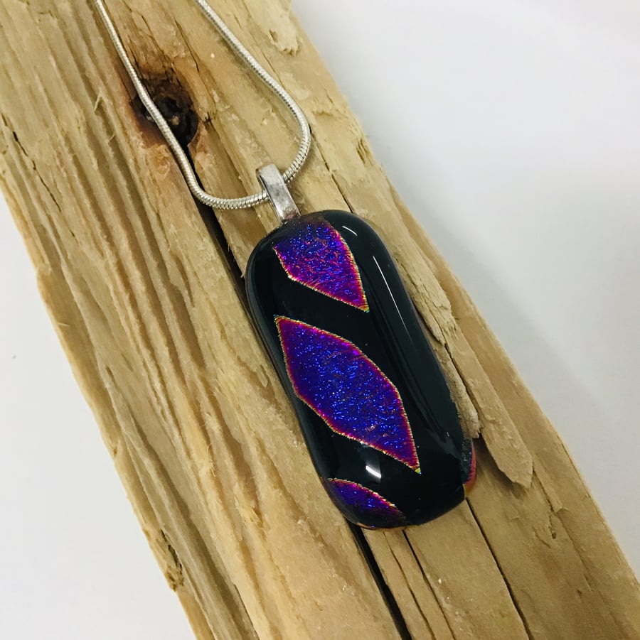 Fusedglass pendant with silver plated chain (SALE)