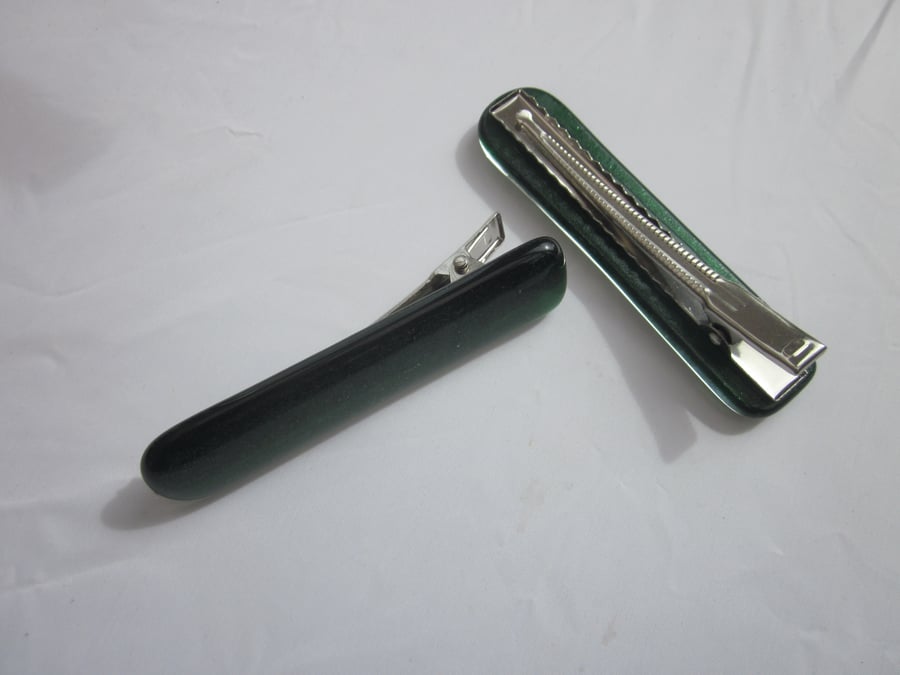 Pair of glass crocodile hair clips - Forest shimmer