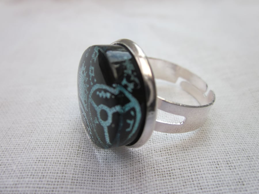 Handmade glass cabochon modern ring - Silver steampunk dichroic