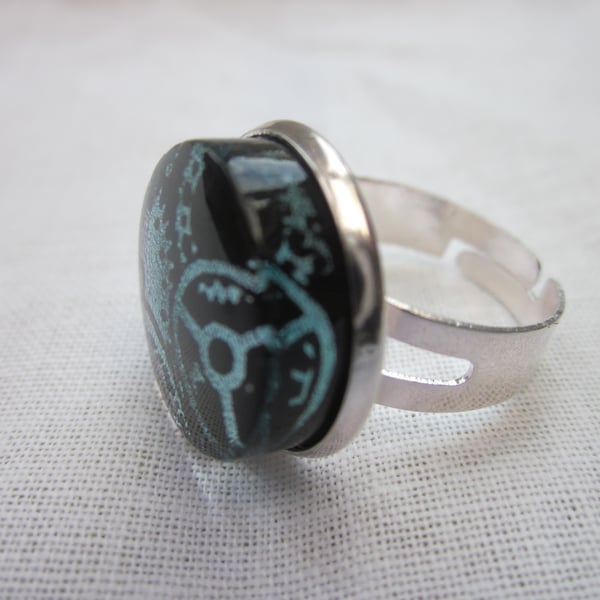 Handmade glass cabochon modern ring - Silver steampunk dichroic