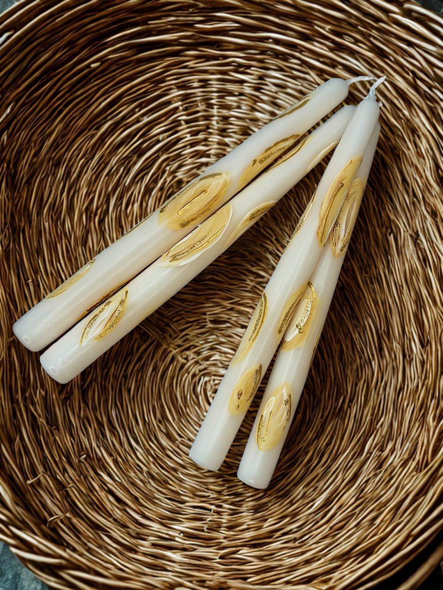 Tapper candle, ivory and gold