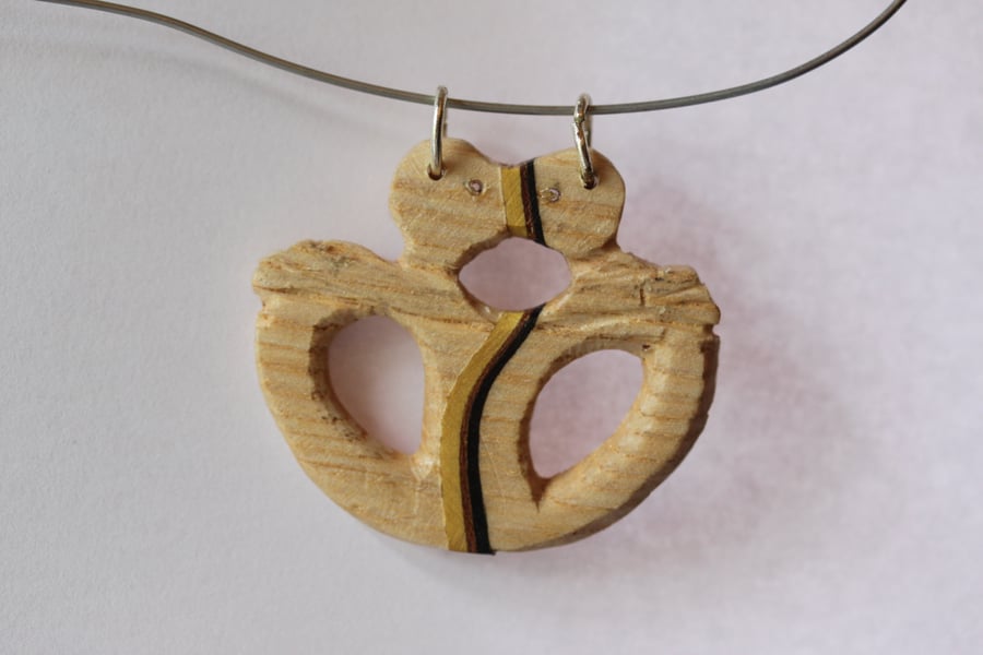 teddy bear kissing motif in Ash with a veneer