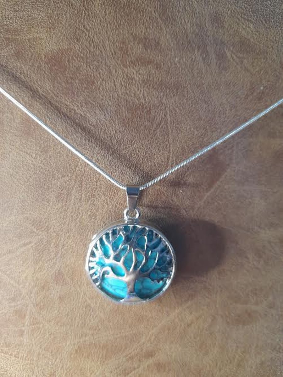 Turquoise .. Tree Of Life Necklace Inlaid With Natural Crystal
