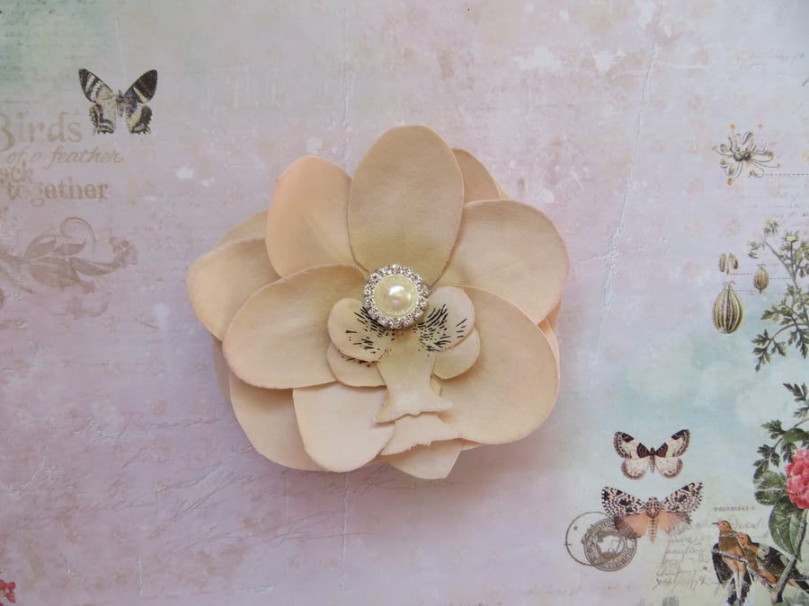 Cream Gold Champagne Flower Pearl Hair Clip Accessory Wedding Vintage Gift