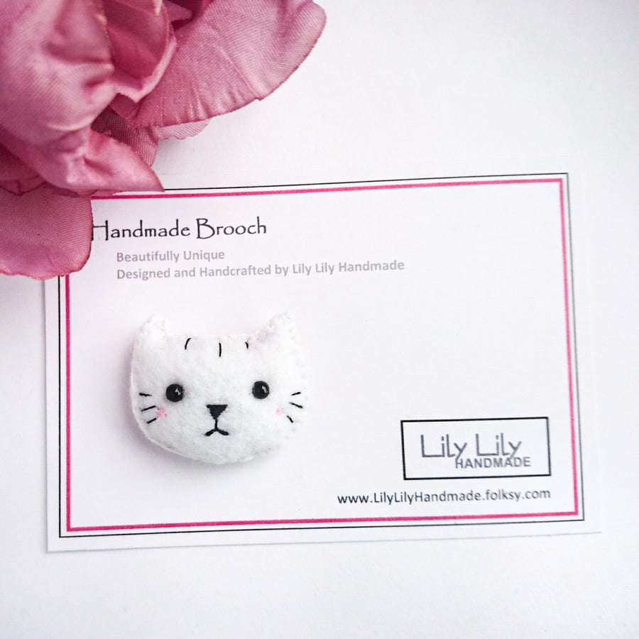 SOLD White cat brooch, felt, Handmade by Lily Lily Handmade