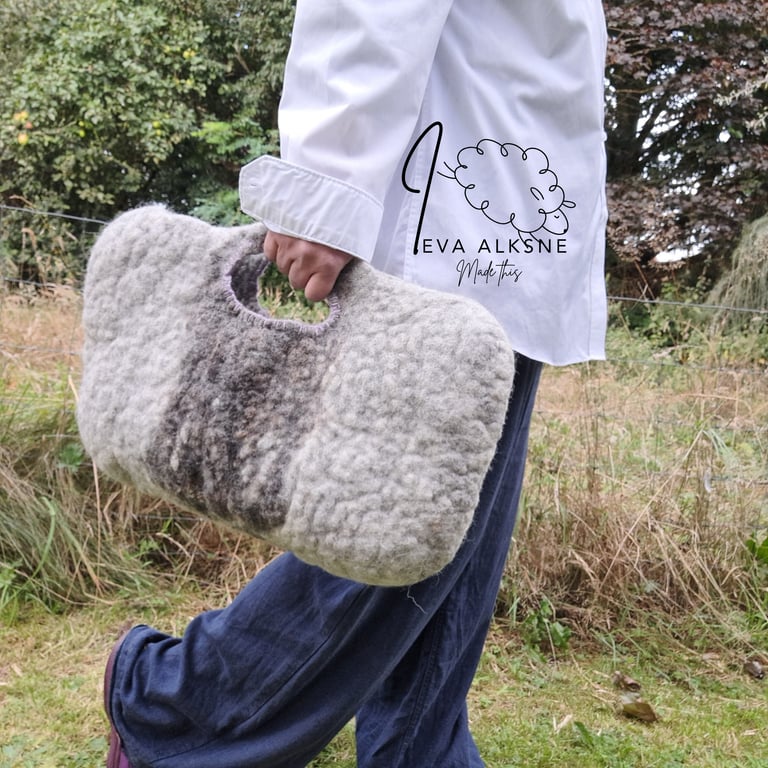 Large felt carry bag 