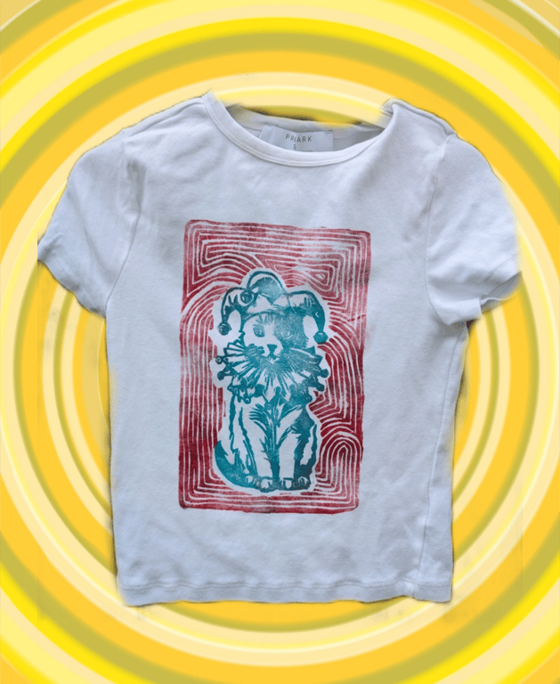 Handprinted lino Jester cat upcycled small cropped tee 