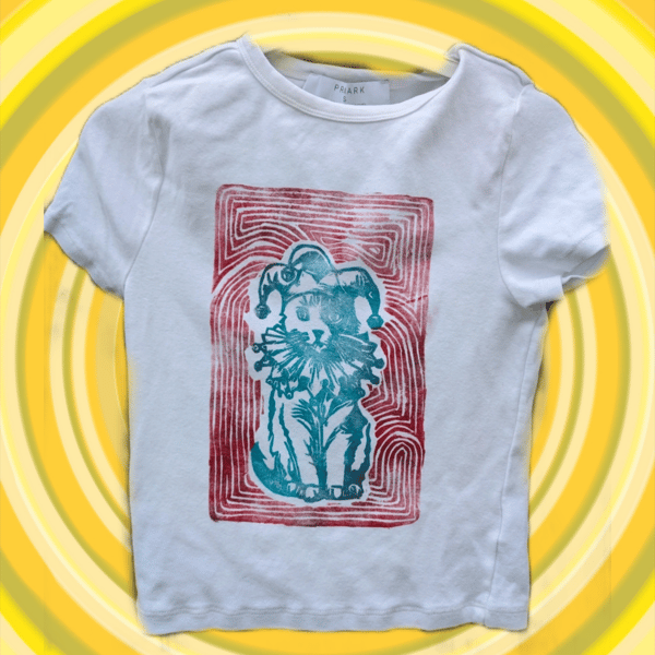 Handprinted lino Jester cat upcycled small cropped tee 