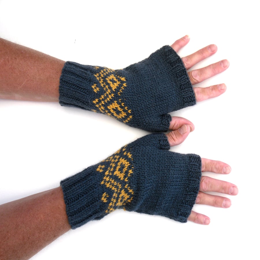 Men's Blue fair isle fingerless gloves