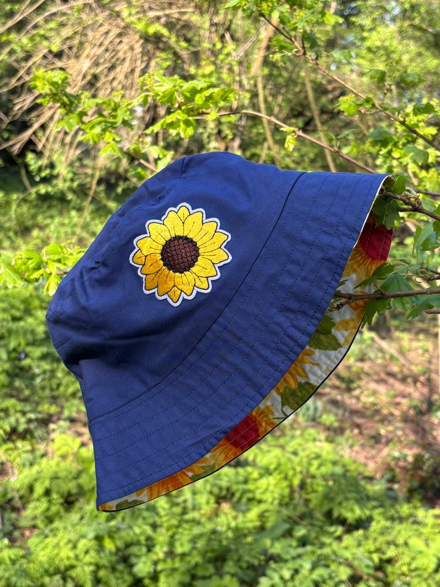 Blue and sunflower reversible bucket hat with sunflower motif