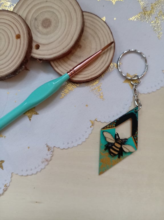 Wooden diamond shaped bee keyring 