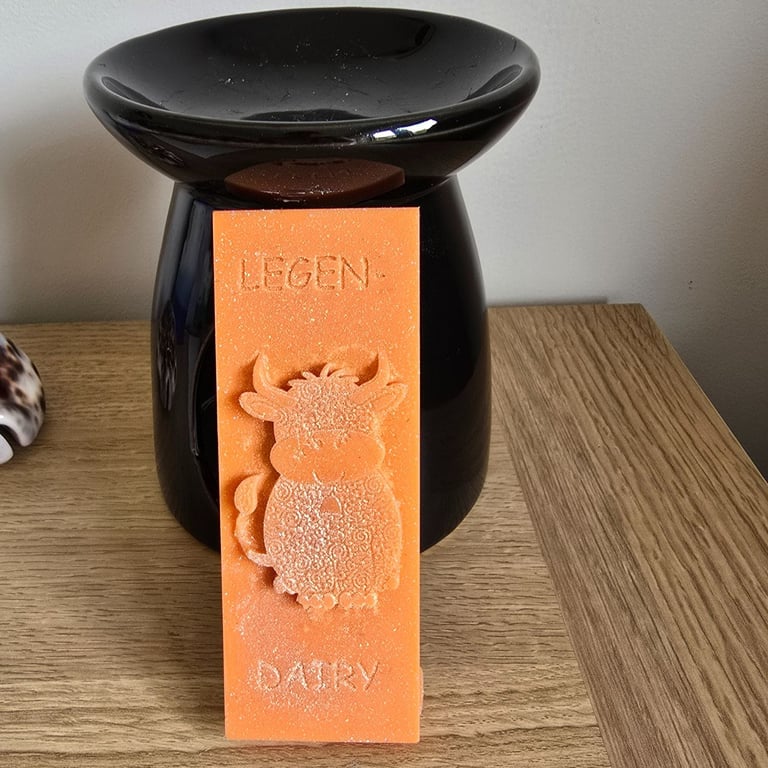 Scented Soy Wax Melt Bar Legendairy Highland Cow Design Mandarin and Sandalwood