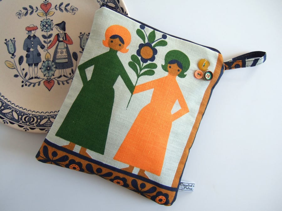 Pouch or large purse made from vintage Scandinavian print.