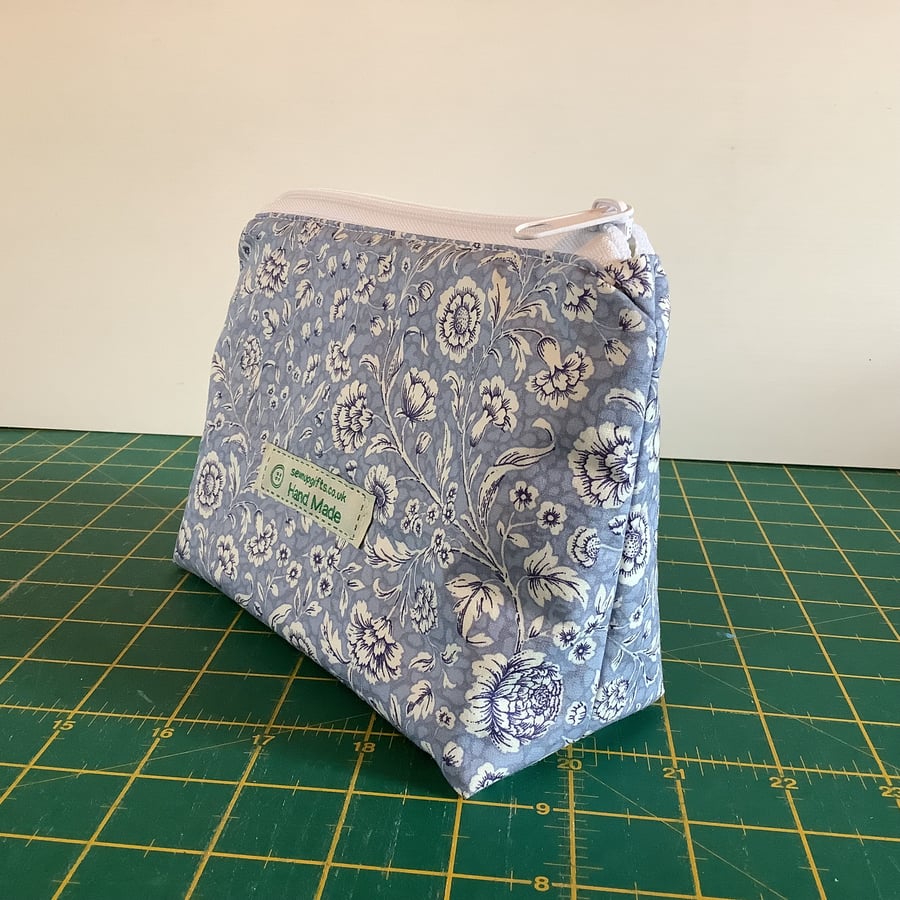 Sweet make up or cosmetic pouch bag with zip and ring.