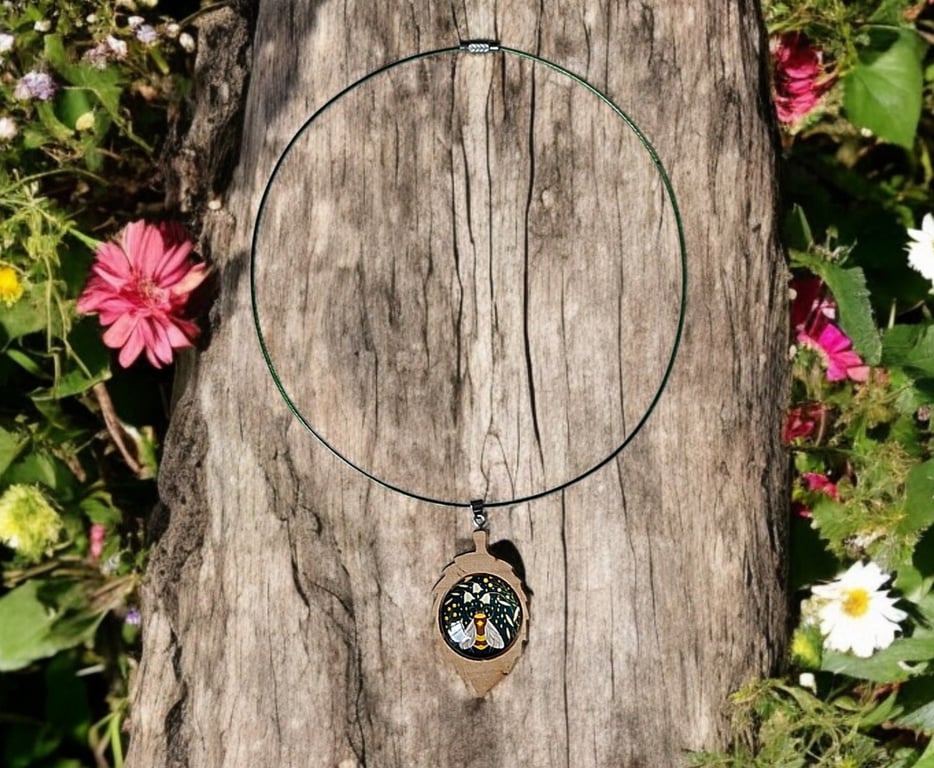 Mystical bee choker, bee jewellery, choker necklace, gothic jewellery, gothic be