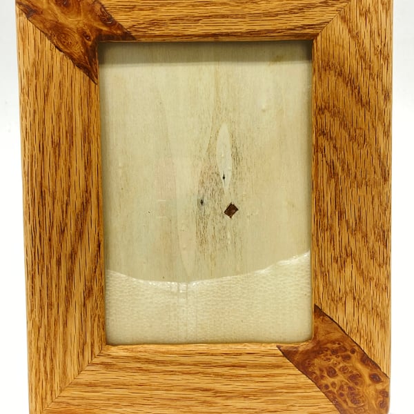 Solid oak picture frame with oak burl inlay 7x5"